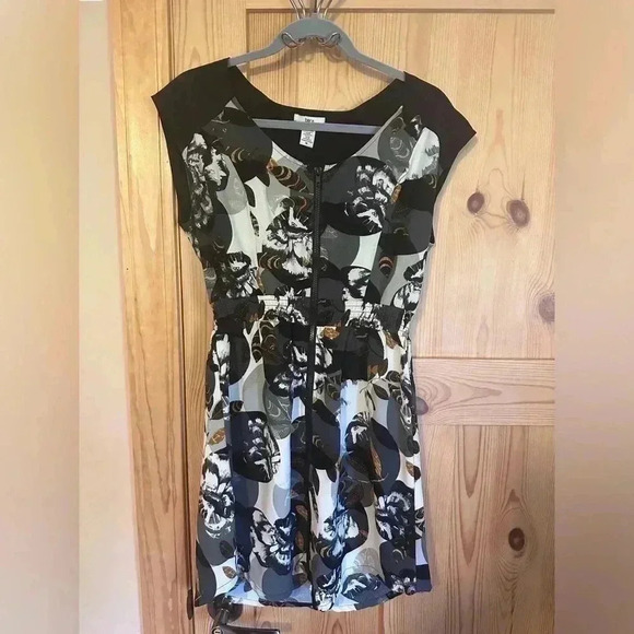 Cap‎ Sleeve Full Zip High Low Floral Dress Size Medium - Picture 1 of 6